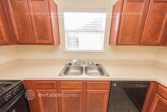 Foto del edificio - 6333 Mountain Pines Ln