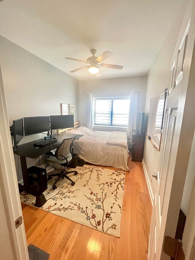 Building Photo - 422 Bloomfield St