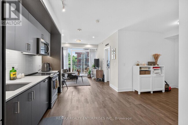 Photo du bâtiment - 1575 Lakeshore Rd W