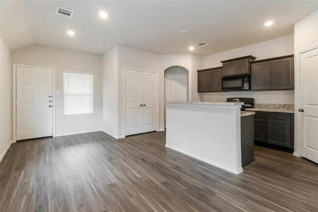 Foto del edificio - 2416 Bull Trout Dr