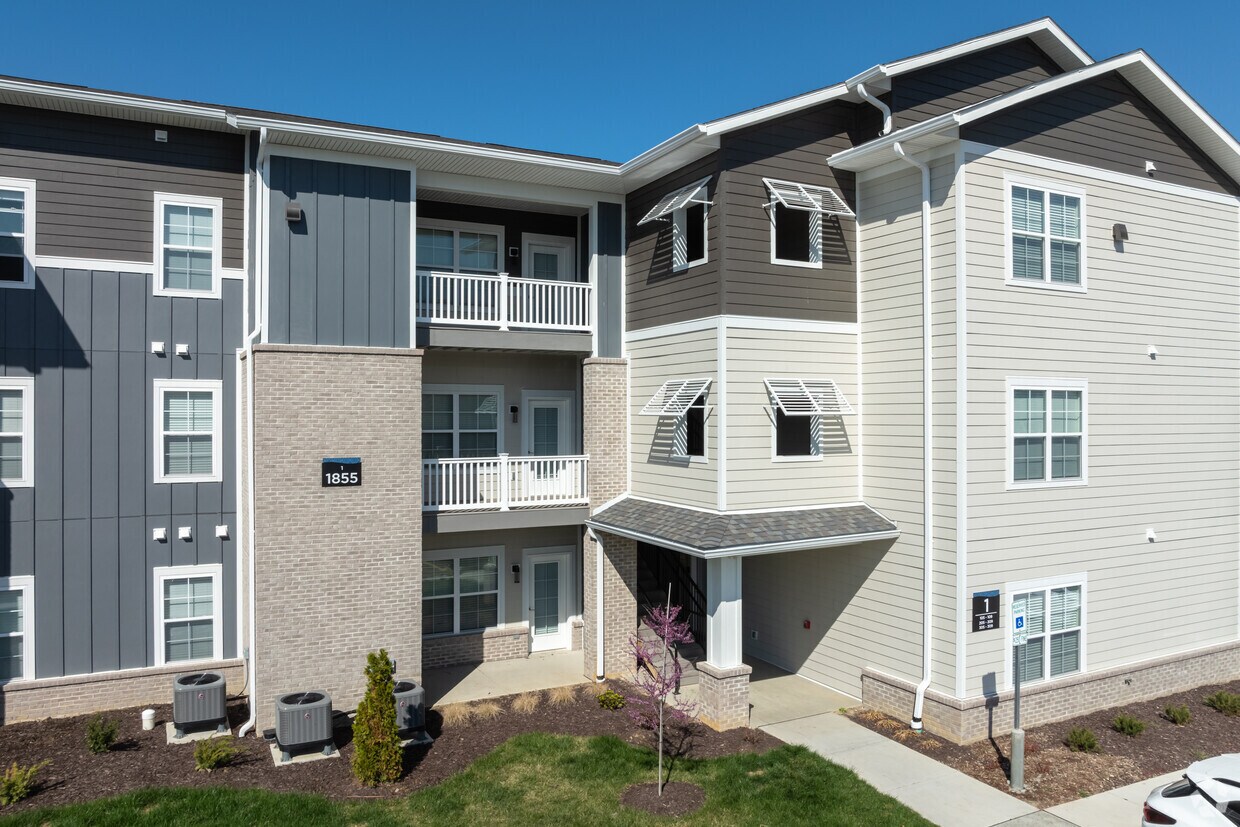 The Jewel Whispering Oaks Apartments in Swansea, IL
