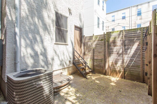 Building Photo - 4 br, 2 bath Duplex - 1706 FONTAIN ST Unit 1