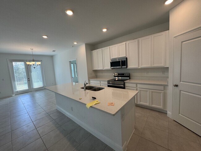 Building Photo - Step Into Sunshine! 4BD/ 2BA Contemporary Elegance in Deltona!