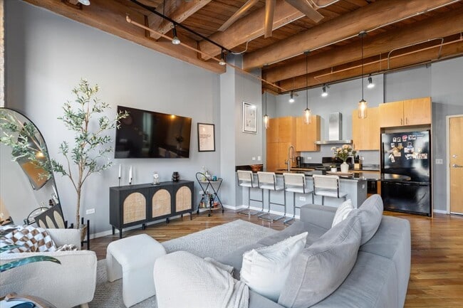 Building Photo - 1040 W Adams St