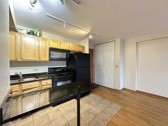 Building Photo - 4180 N Marine Dr