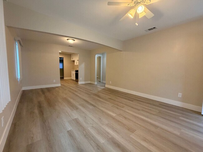 Foto del edificio - Charming 3-bedroom, 2-bathroom home located in the city of San Bernardino, CA.