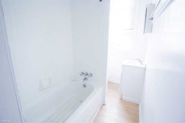 Building Photo - 5 br, 2 bath Duplex - (August 2024)(South ...