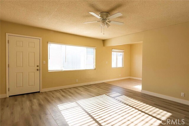 Foto del edificio - 607 Loma Dr