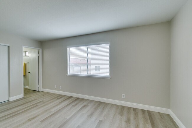 Building Photo - Upgraded 3bedroom house near Buffalo and Washington with easy access to Summerlin Pkwy.