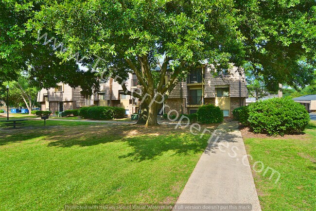 Building Photo - 411 Old Manor Rd