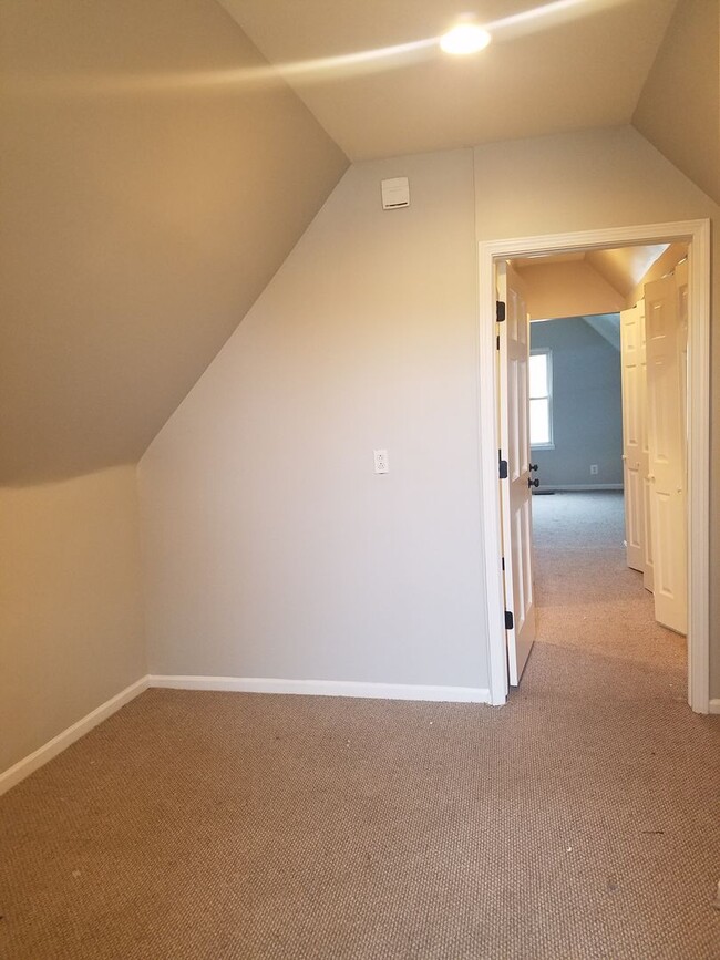 Building Photo - 2308 N Mango Ave