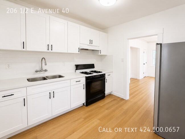 Foto del edificio - 206 1/2 E. Avenue 40-
