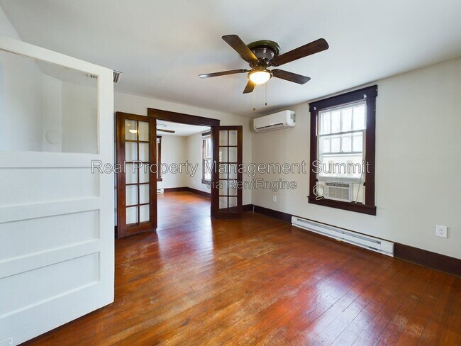 Foto del edificio - 2408 Poplar St