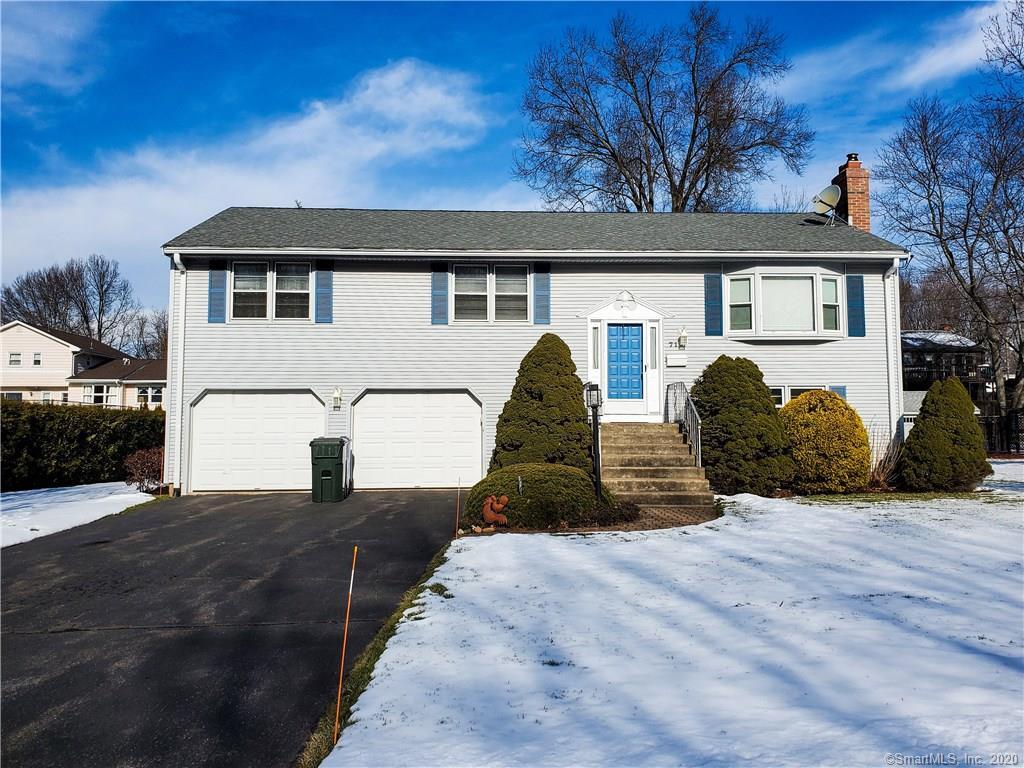 71 Carriage Hill Dr, Newington, CT 06111 House for Rent in Newington