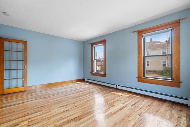 Building Photo - 106 Bismark St