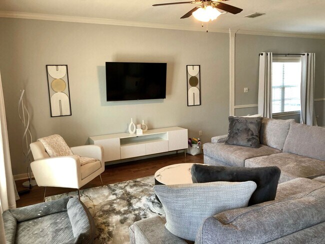 Foto del edificio - 3BR/3BA House Near Campus