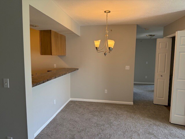 Comedor - 1010 Carom Cir