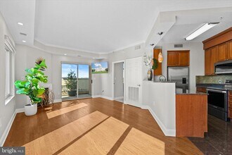 Building Photo - 3101 N Hampton Dr