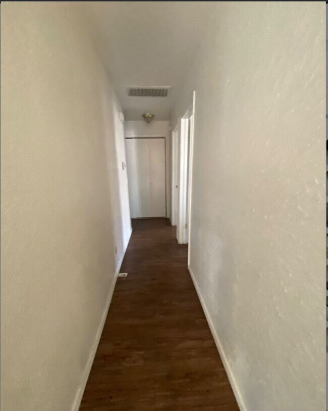 Building Photo - 2 Bed/1 Bath Condo on Penn near Quail Springs