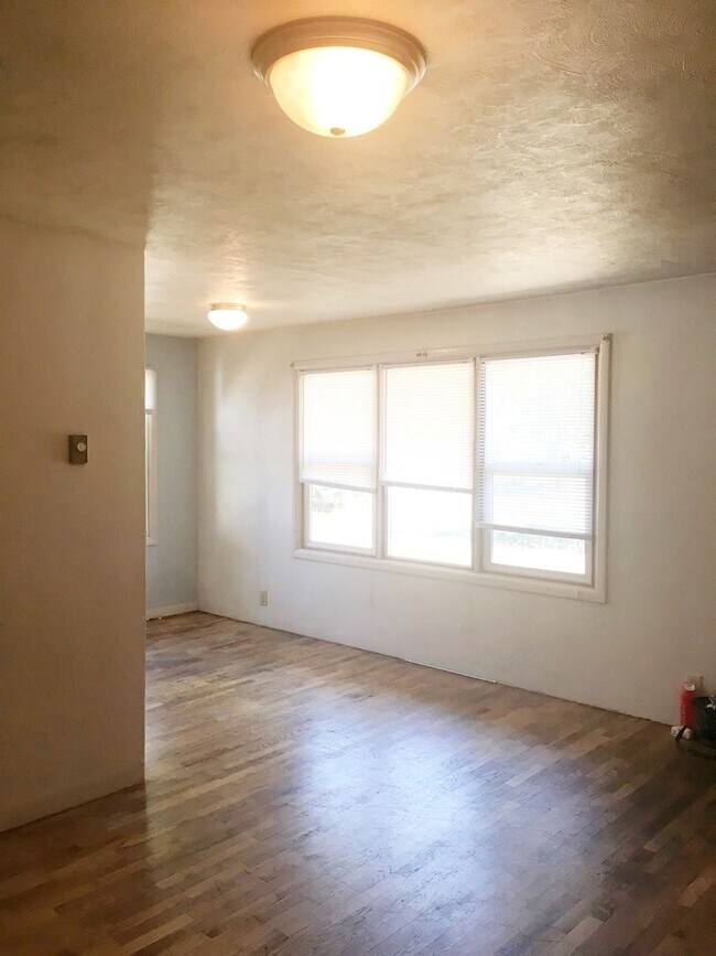 Building Photo - Spacious South Campus 5 bedroom with huge ...