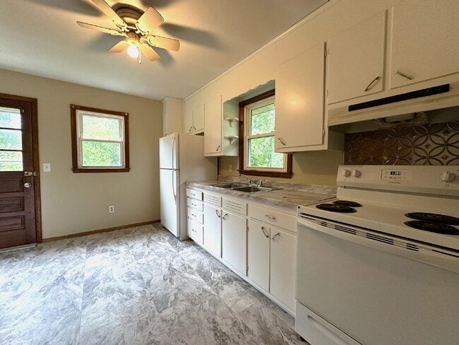 Building Photo - Two Bedroom Apartment in Westminster