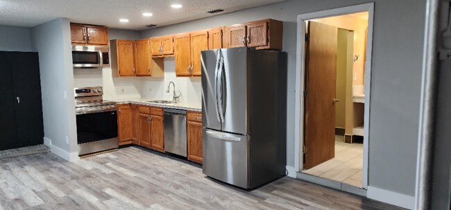 Foto del edificio - 5857 J B Hines Rd