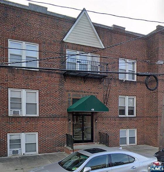 Building Photo - 44 Beech St