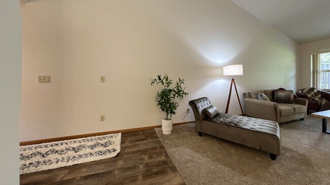 Foto del edificio - 616-618 N 16th Ave