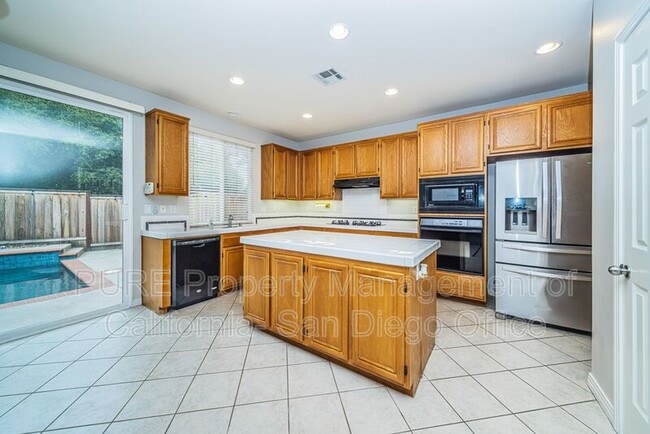 Foto del edificio - 1098 Crystal Springs Pl