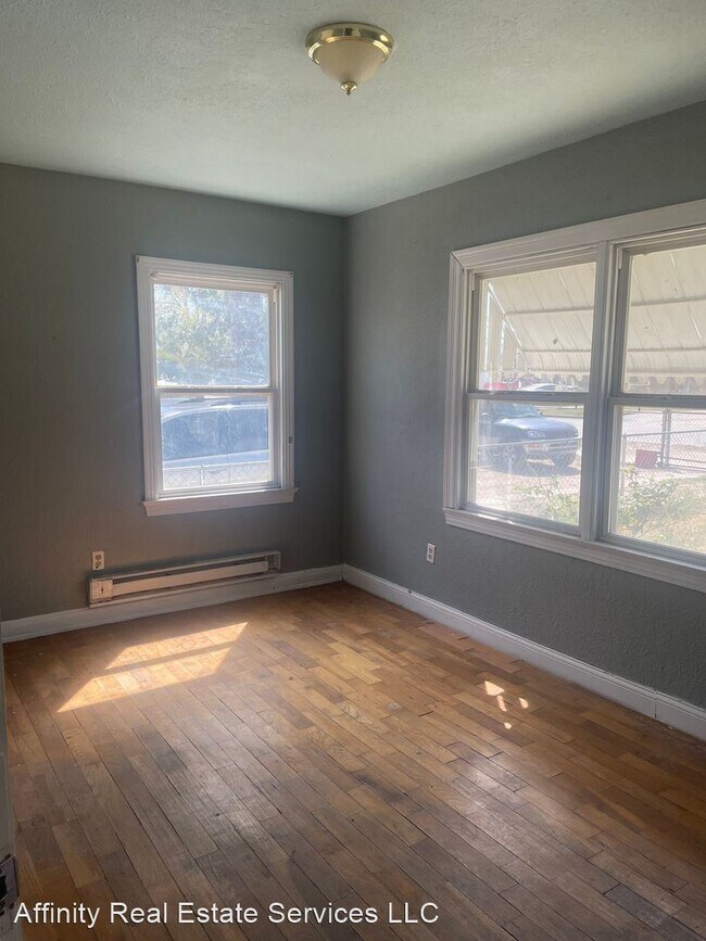 Foto del edificio - 3 br, 2 bath House - 404 S. Lake St.