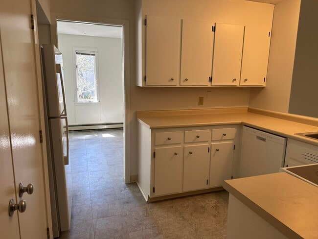 Building Photo - 1 Pine St