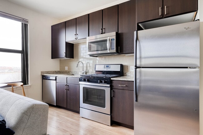 Foto del edificio - 333 Great River Rd