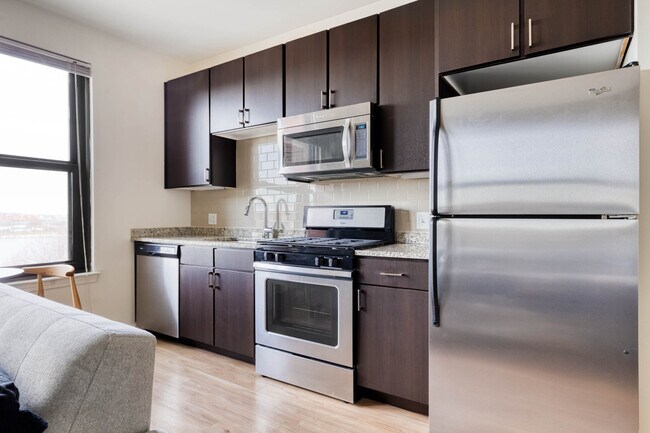 Foto del edificio - 333 Great River Rd