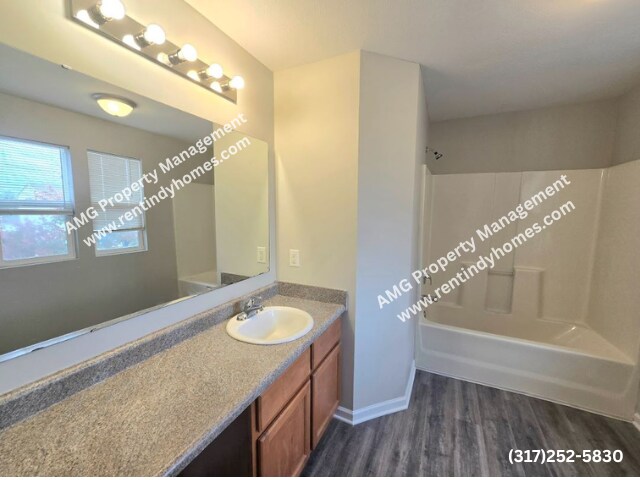 Foto del edificio - 7742 Danube St