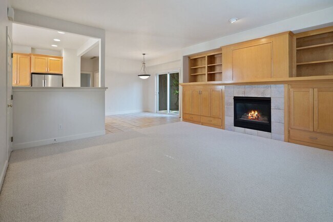 Foto del edificio - Beautiful & Peaceful Lake Oswego Townhome