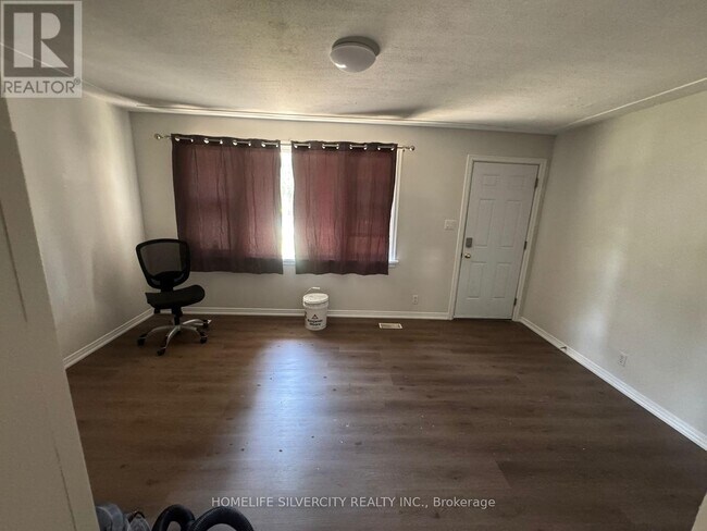 Building Photo - 276 Sunview St