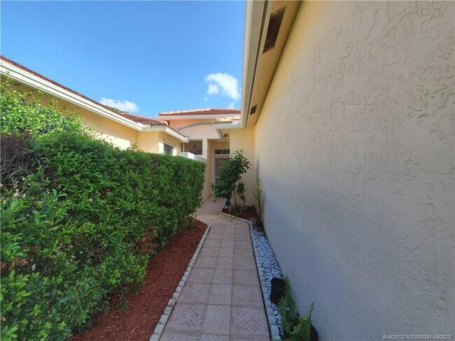 Foto del edificio - 1393 SW Greens Pointe Way