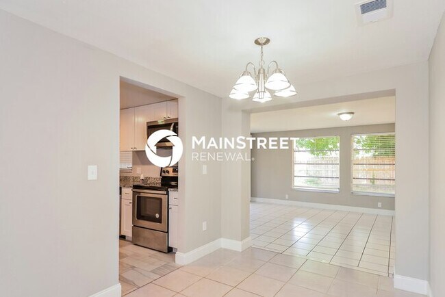 Building Photo - 3 Bedroom Pet-Friendly Home in VENICE, FL with Main Street Renewal