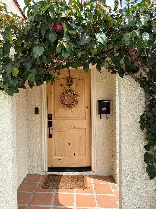 Puerta de entrada de la casa principal - 3425 Buckingham Rd