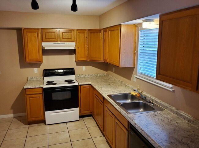 Building Photo - 9205 Carousel Ln