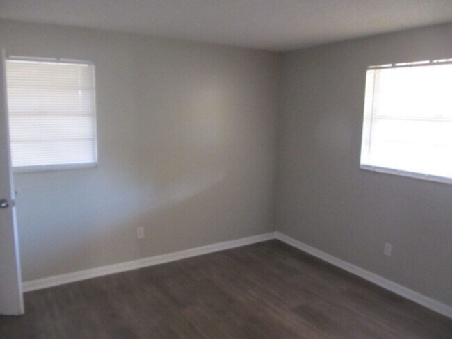Building Photo - 3 bdrm home in Casselberry for rent and gr...