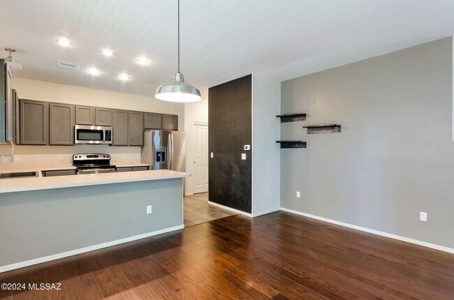 Foto del edificio - 4198 N Stone Cliff Dr