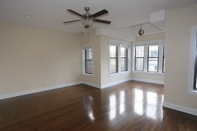 Building Photo - 3710 N Wilton Ave