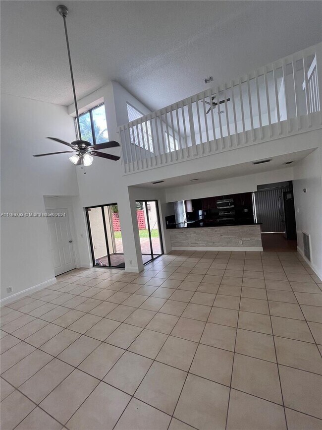 Foto del edificio - 18120 NW 63rd Ct