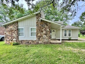 Building Photo - 5785 Willow Springs Dr