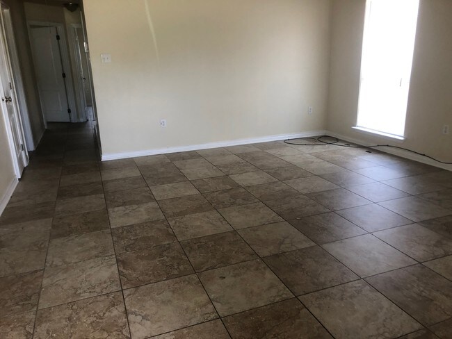 Foto del edificio - 28603 Bea's Nursery Rd