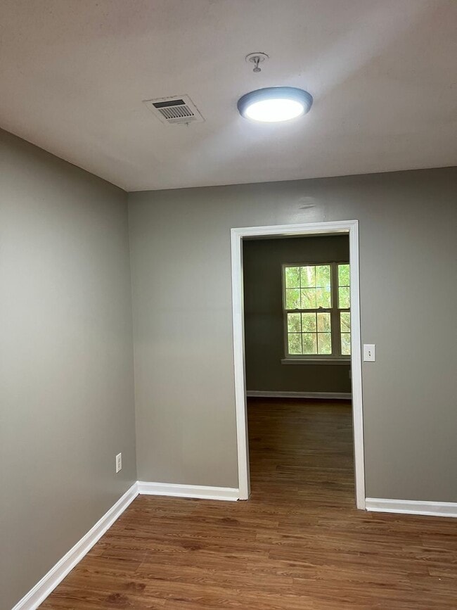 Foto del edificio - Modern 3BR/2.5BA Townhome – New Everything + Section 8 Accepted