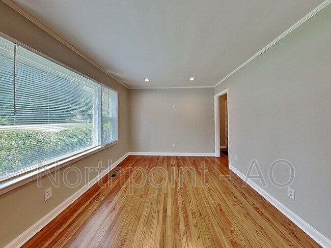 Foto del edificio - 2043 Verbena St NW