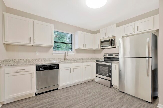 Building Photo - 4310 Bakers Ferry Rd Sw