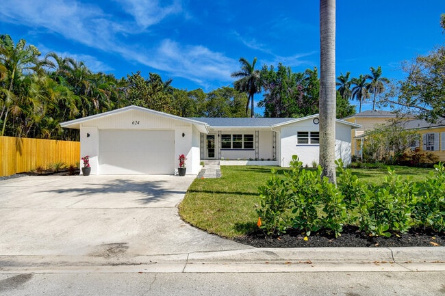 Building Photo - 624 S Palmway